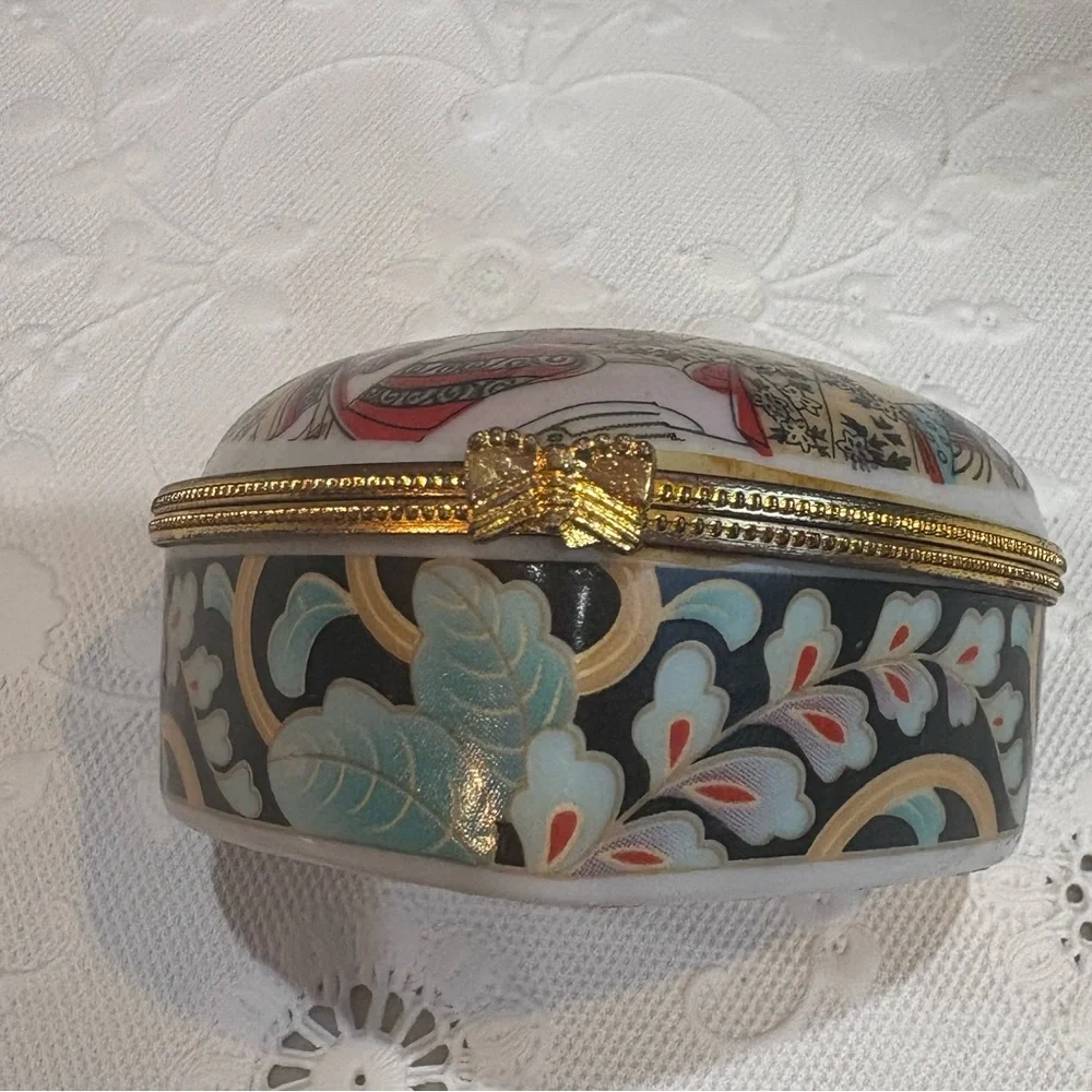 Japanese Hand Painted Heart-Shaped Ceramic Trinket Box